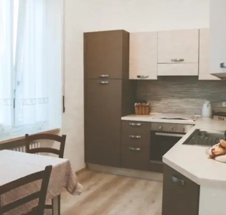 La Casa Di Piccolì Di Gabriele Martelli E Catia Pacetti - Farfalla Affittacamere